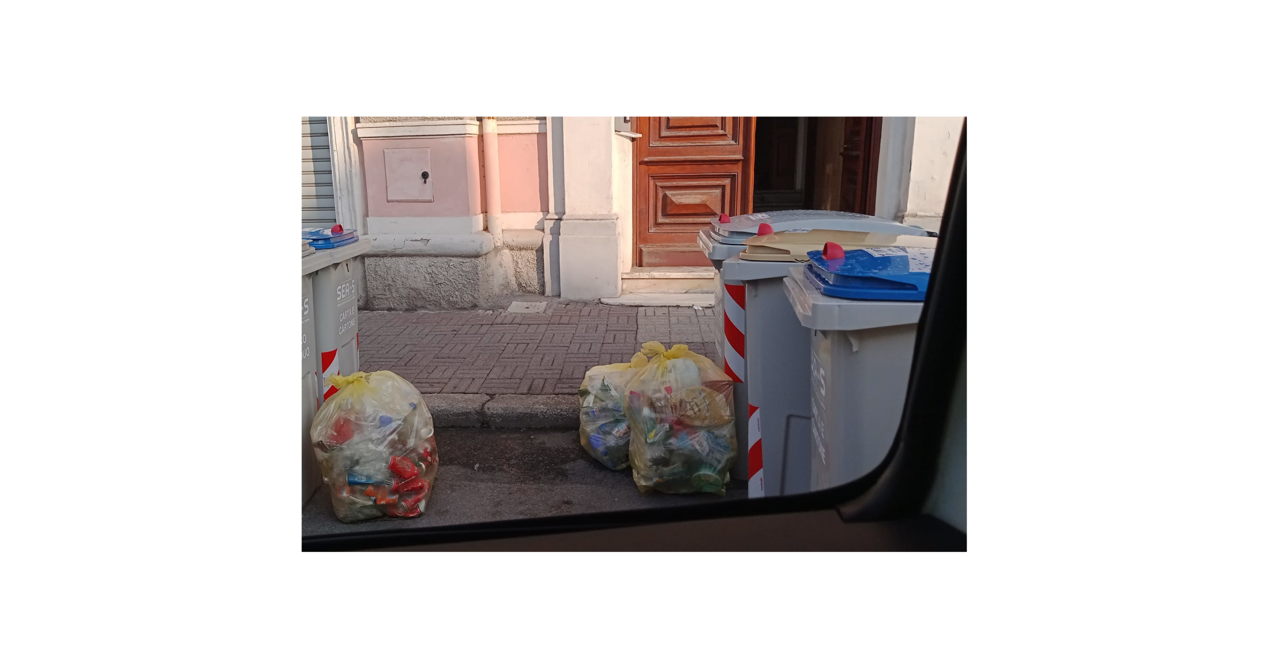 Esposizione dei sacchi gialli!